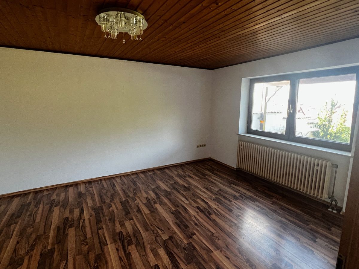 2 Zimmer-Wohnung im Souterrain